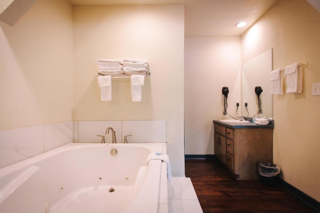 Riverbend Motel & Cabins ヘレン エクステリア 写真