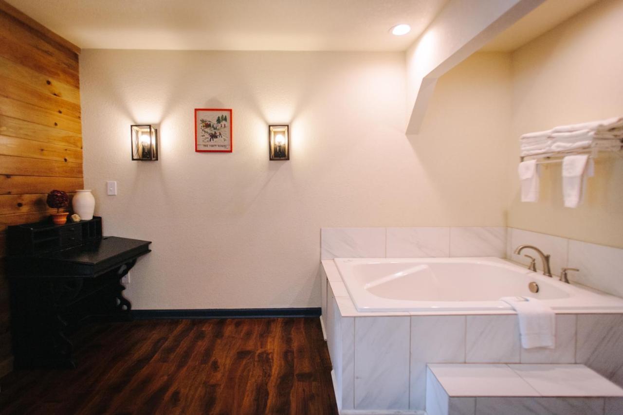 Riverbend Motel & Cabins ヘレン エクステリア 写真
