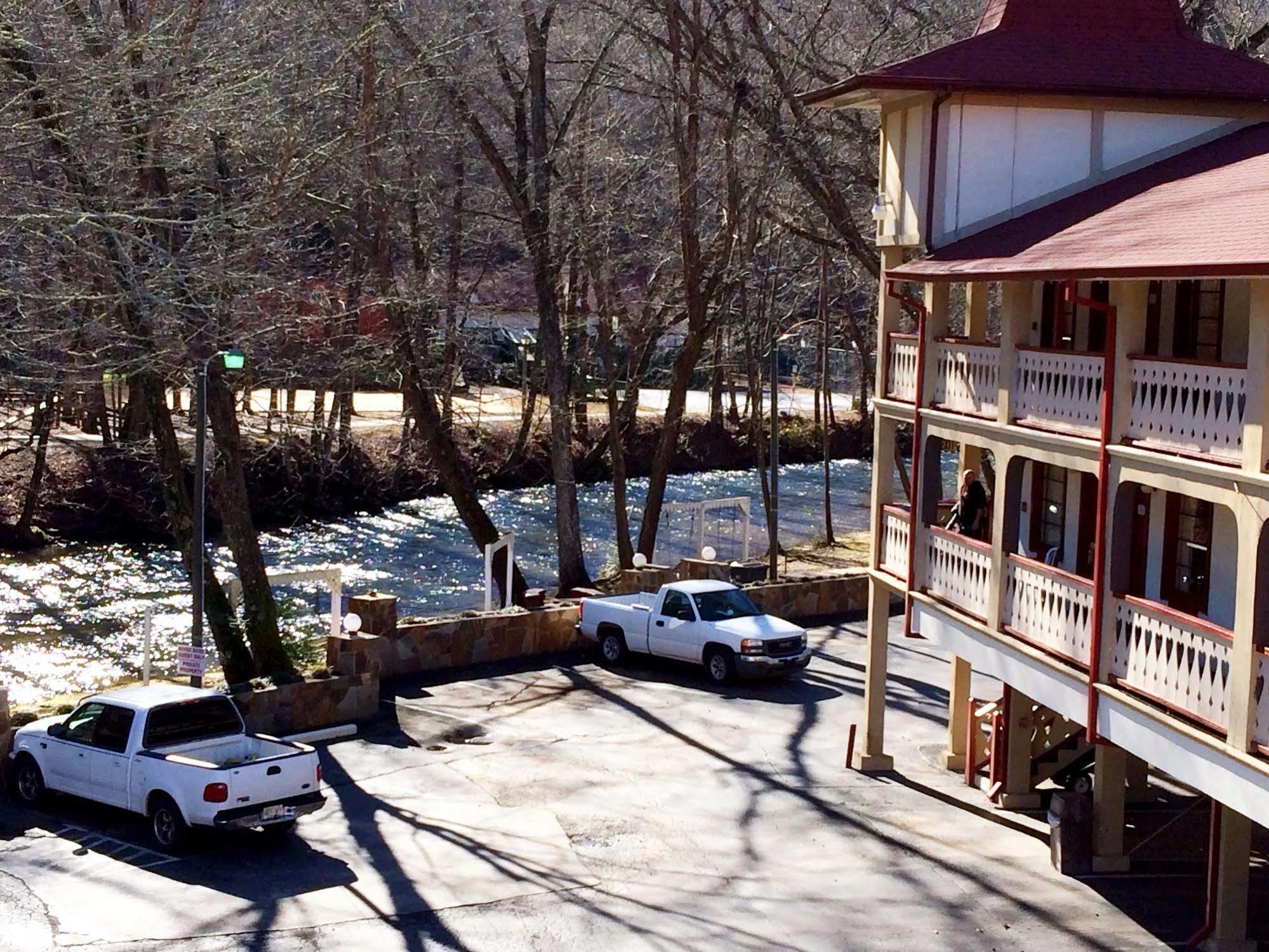 Riverbend Motel & Cabins ヘレン エクステリア 写真